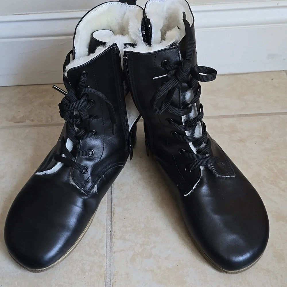 NWOB Aintap Leather/Shearling Lace-up Boot - Picture 6 of 12